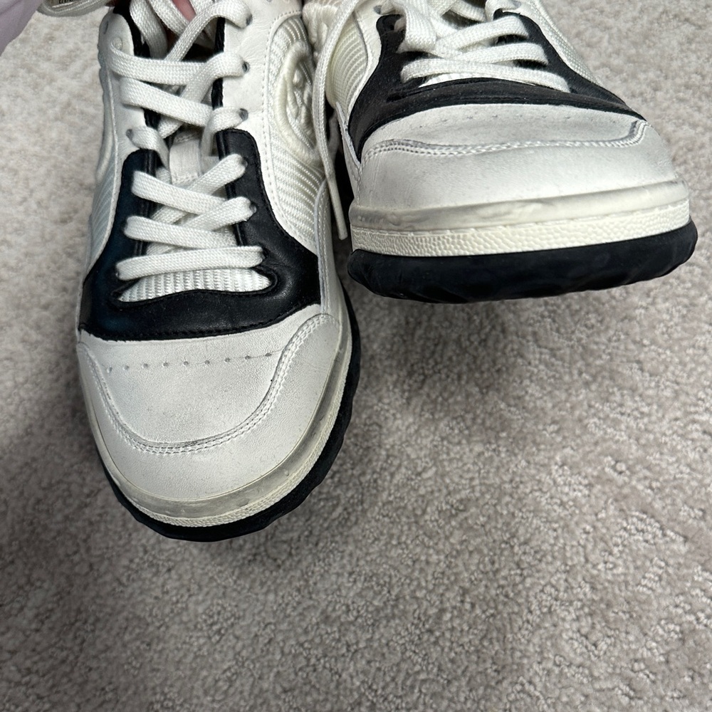 Gucci White and Black Sneakers - Picture 3 of 7